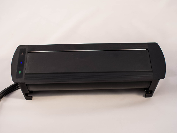 KTH-395M Моторизованный настольный коммутационный блок в закрытом состоянии