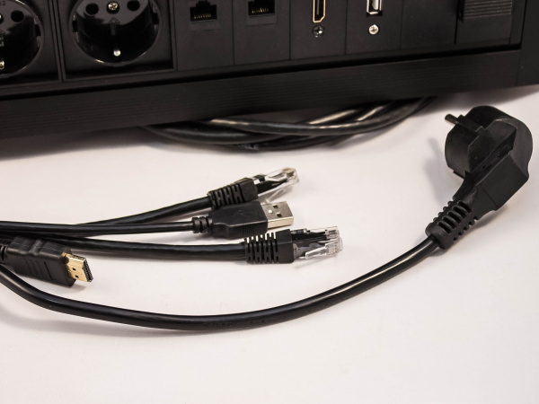 KTH-395M Все разъёмы моторизованного блока подключений выведены в виде патч-кордов с соответствующими ответными разъёмами