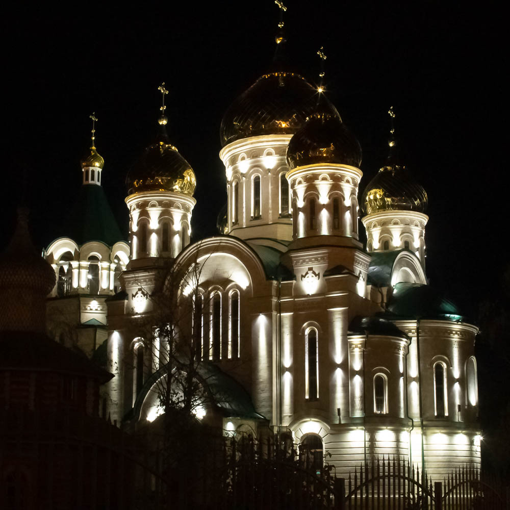 Архитектурная подсветка храма св. прп. Сергия Радонежского и вмч. Георгия  Победоносца: прожекторы на основе светодиодов Cree с вторичной оптикой |  Группа компаний «С.Т.Д.»