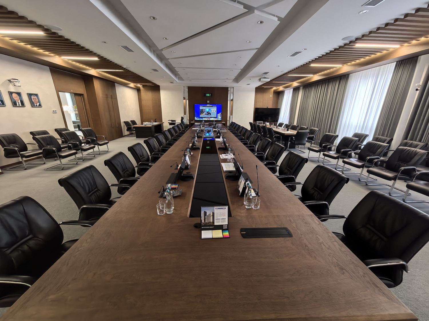 Корпоративный конференц-зал с системой видеоконференцсвязи крупнейшего застройщика России