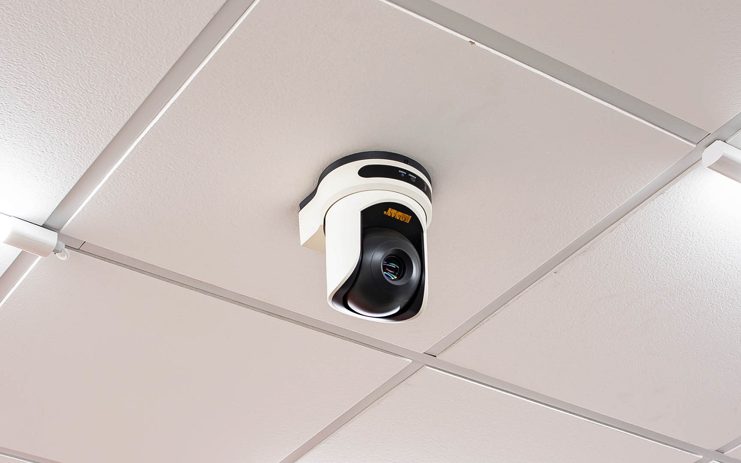 Оснащение конференц-зала системой поворотных видеокамер