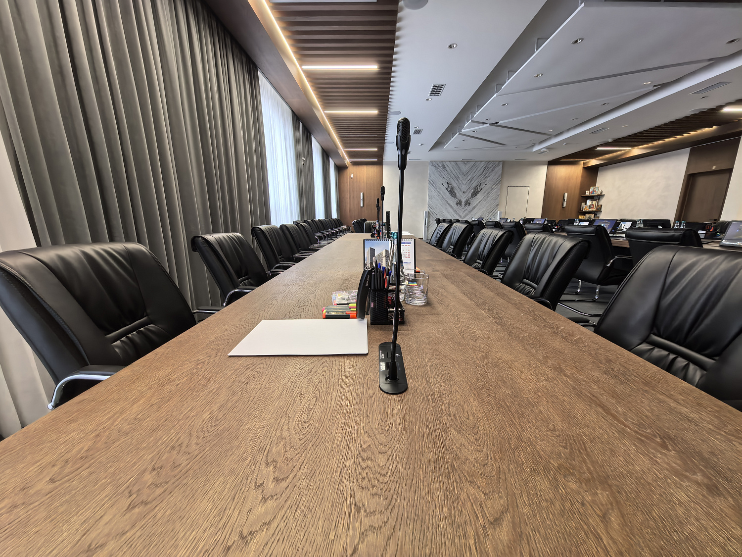 Корпоративный конференц-зал с системой видеоконференцсвязи крупнейшего застройщика России