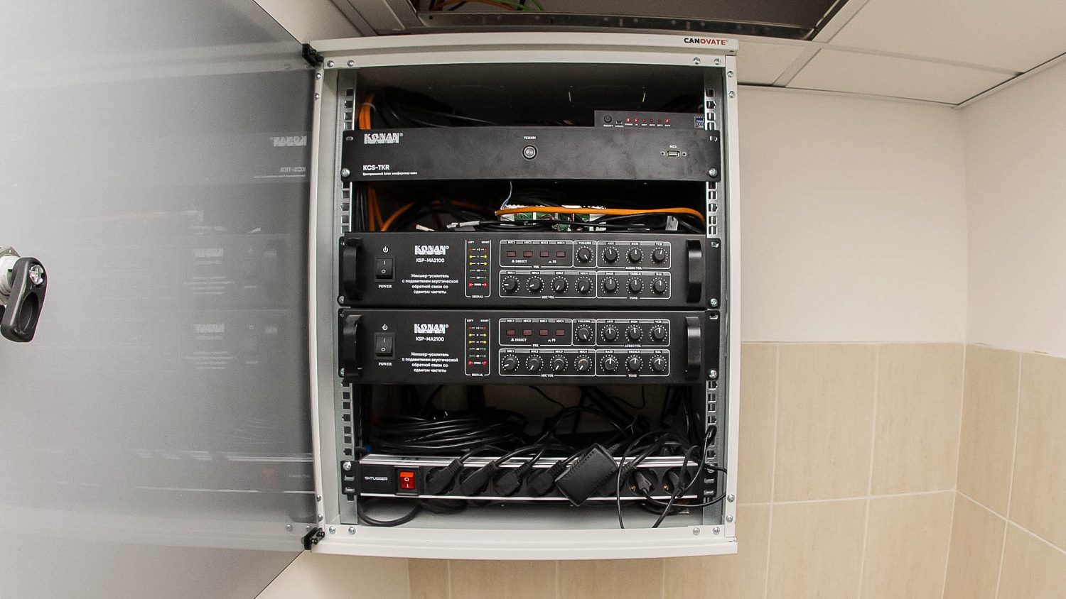 Конференц-зал с системой видеоконференцсвязи