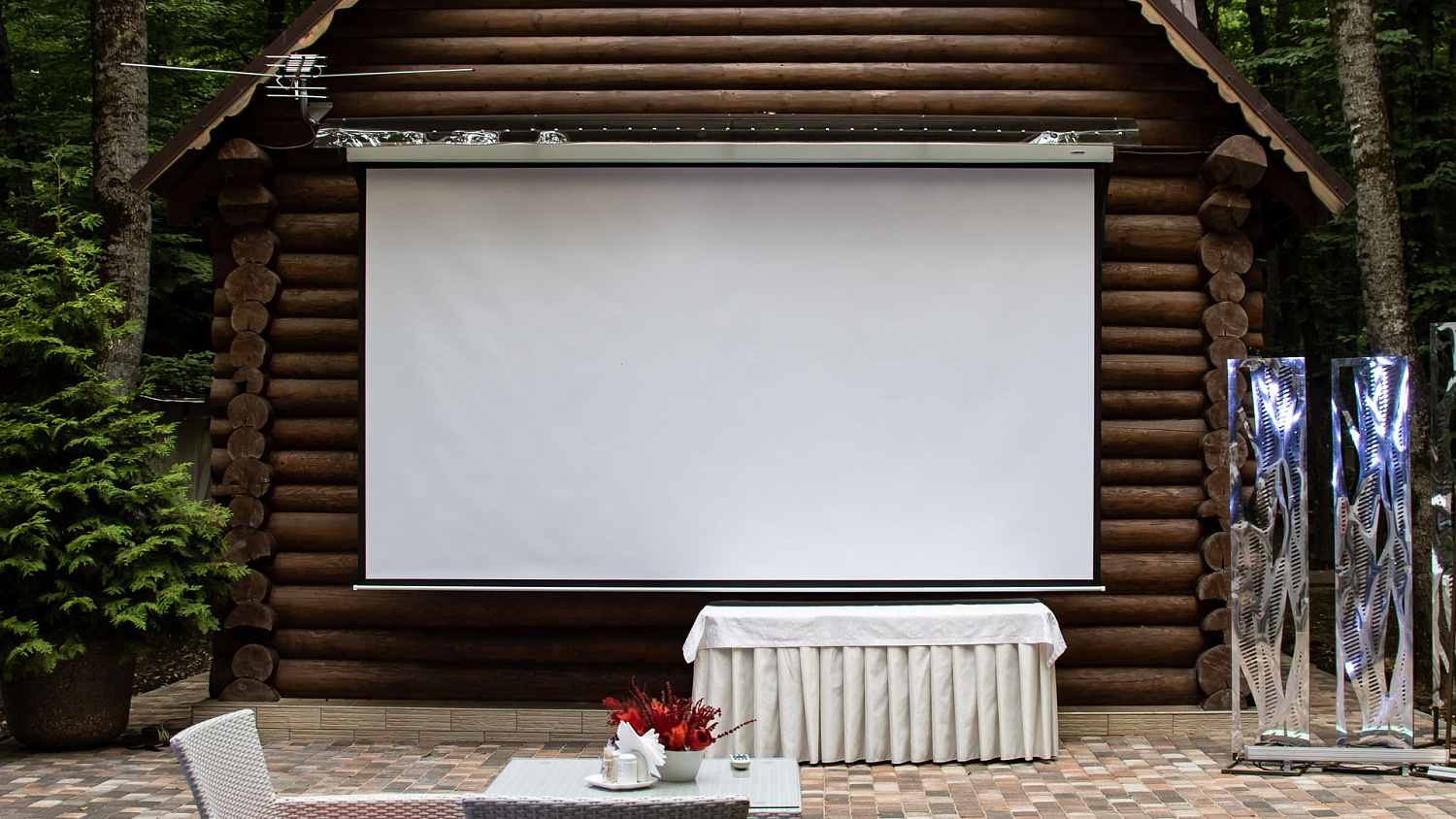 Летний кинотеатр с распределённым звуком