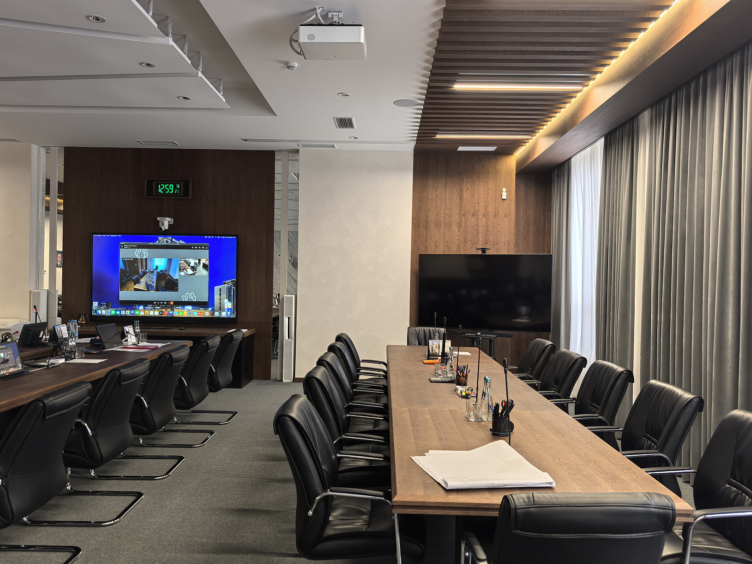 Корпоративный конференц-зал с системой видеоконференцсвязи крупнейшего застройщика России