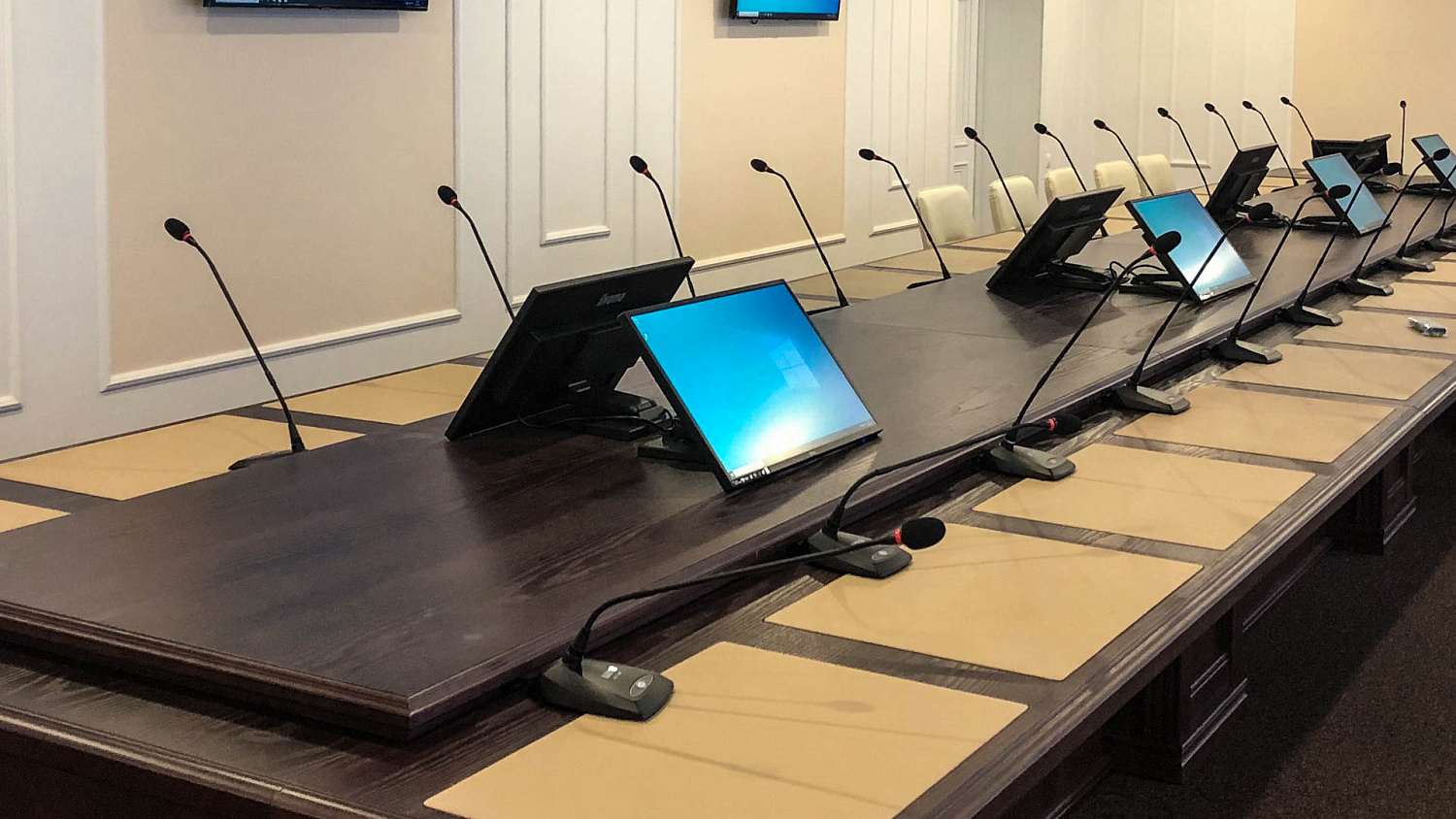 Конференц-зал с автоматическим управлением