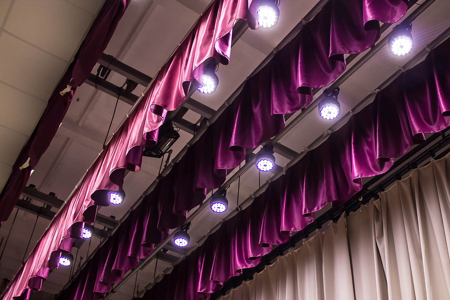 Комплексное оснащение зала ДК