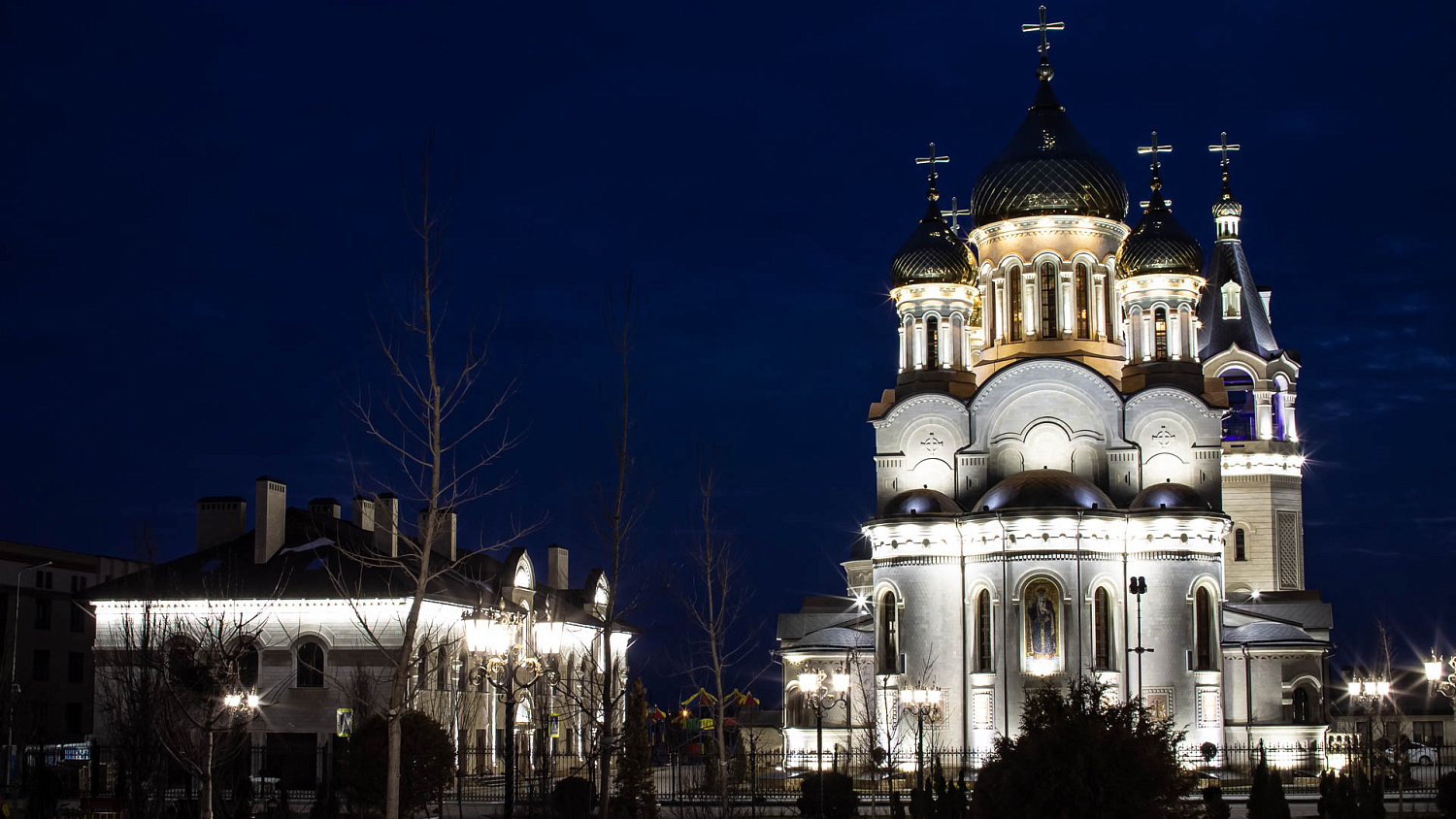 Архитектурная подсветка в сквере