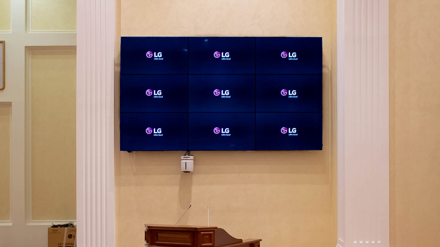 Видеостены в конференц зале правительства СК