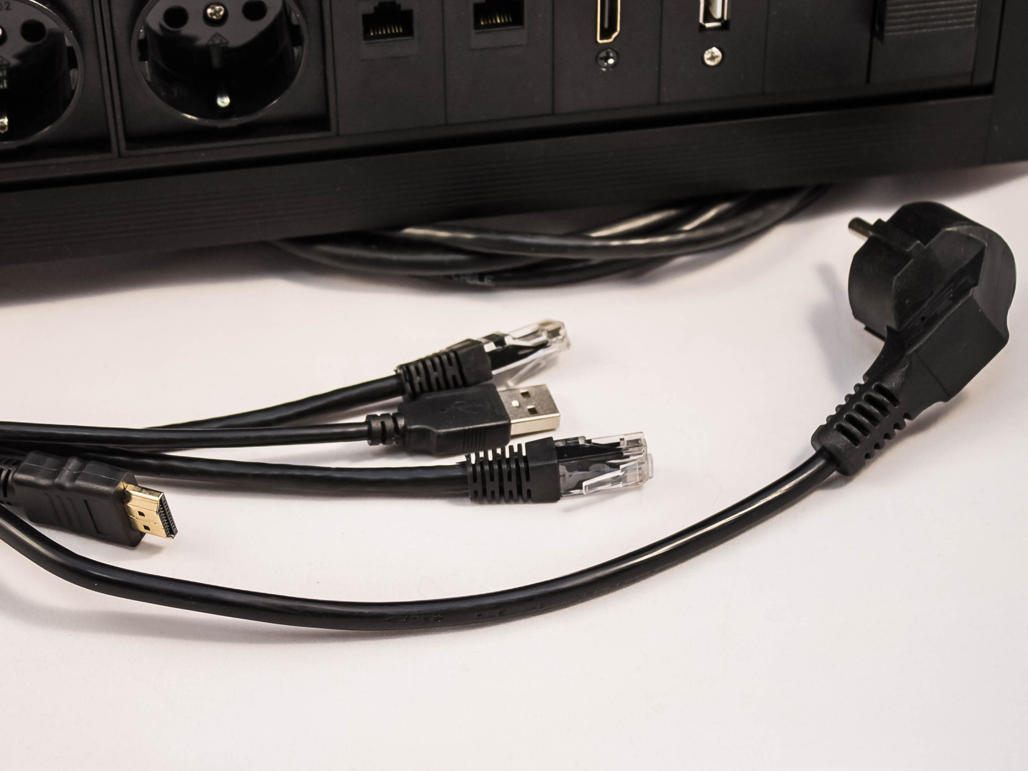 KTH-395M Все разъёмы моторизованного блока подключений выведены в виде патч-кордов с соответствующими ответными разъёмами