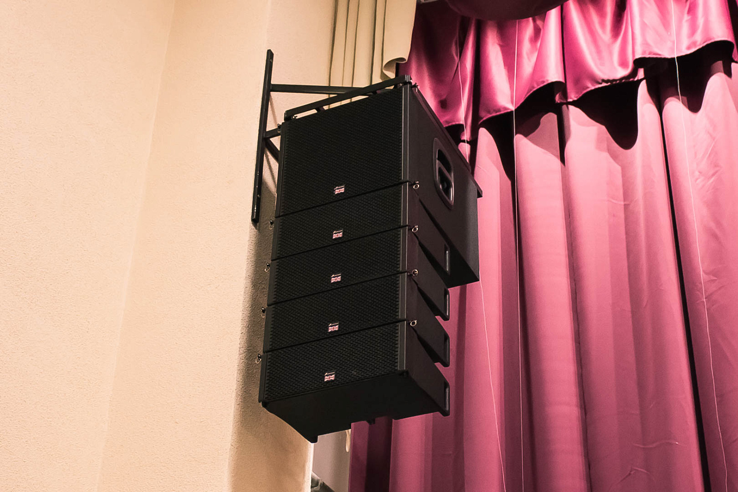 Комплексное оснащение зала ДК