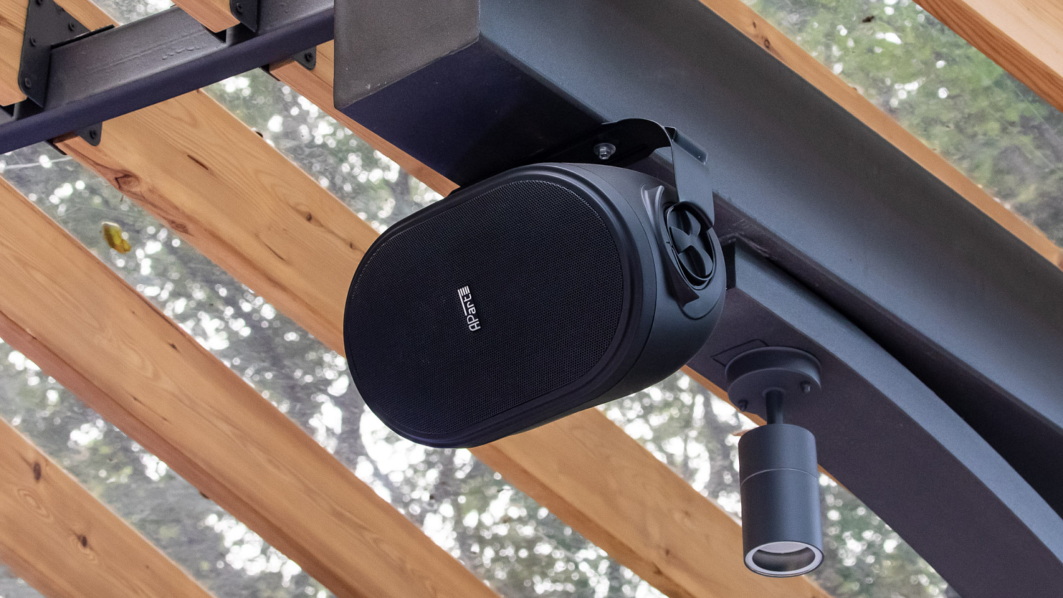 Летний кинотеатр с распределённым звуком