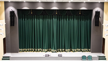 Концертный и актовые залы, театры и дома культуры